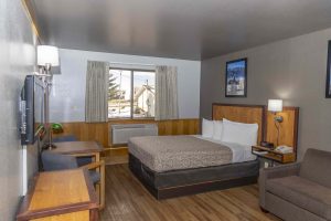 pet-friendly lodging Montana